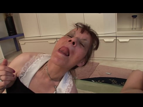 ❤️ Duas avós e um avô têm um ménage à trois ❤❌ Porno real em nós ❤