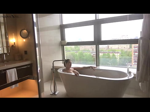 ❤️ Bebé tremendo A masturbar-se apaixonadamente na sua rata na casa de banho ❤❌ Porno real em nós ❤