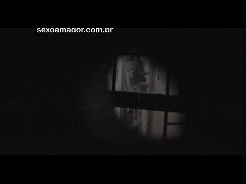 ❤️ Lourinho é filmado secretamente por um voyeur de bairro escondido atrás de tijolos ocos ❤❌ Porno real em nós ❤